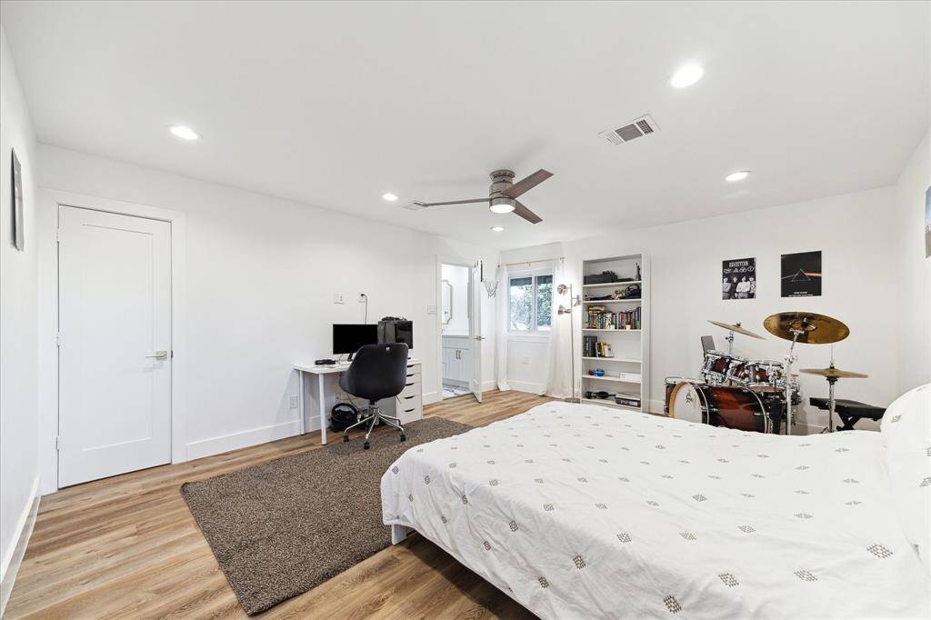 With very roomy, comfortable suites for family and friends, your guests may never leave!