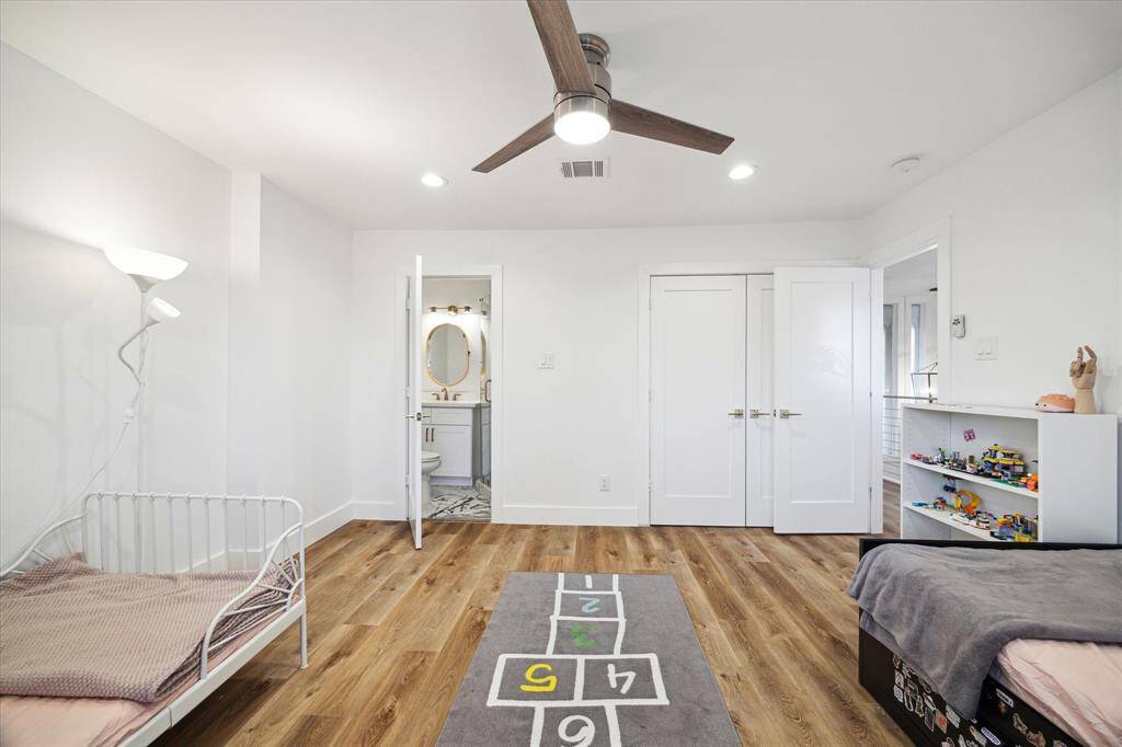 This inviting secondary suite offers soft finishes, a large closet, an ensuite bathroom and ample space for furniture, games, toys and more.