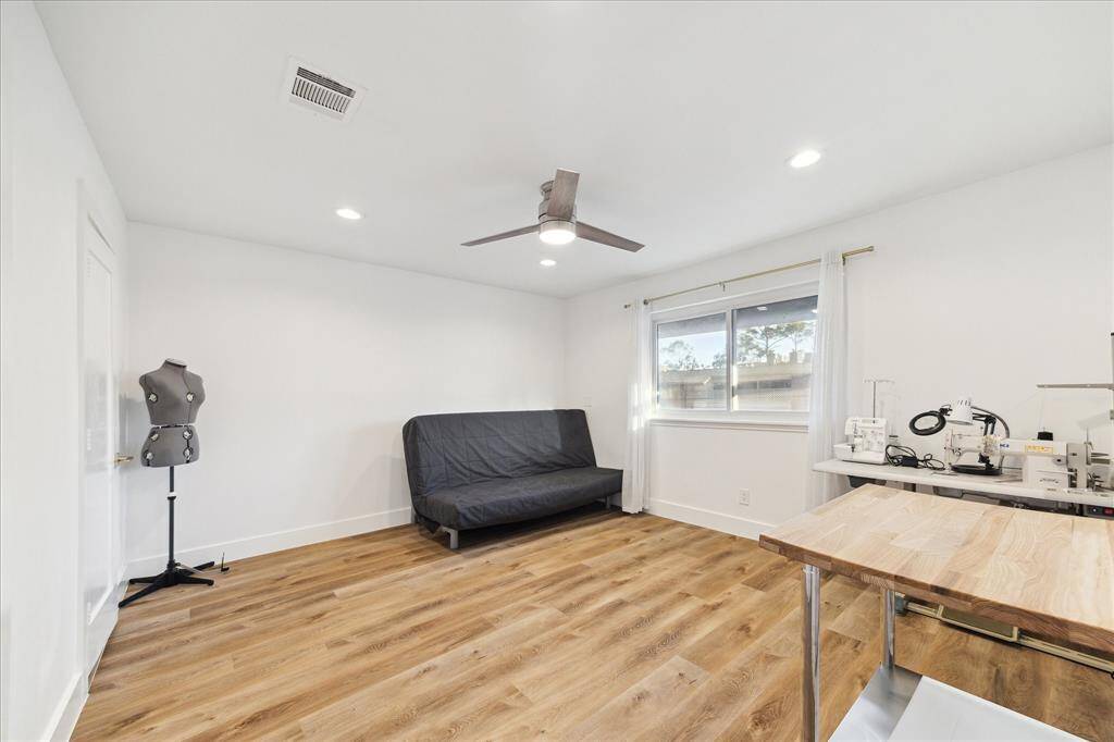 With four extremely roomy suites, AND separate guest quarters, you will always have room for company. This guest suite offers ample room for a king-sized bed and other large furnishings. It also features a large walk-in closet and ensuite access to an updated full bathroom.