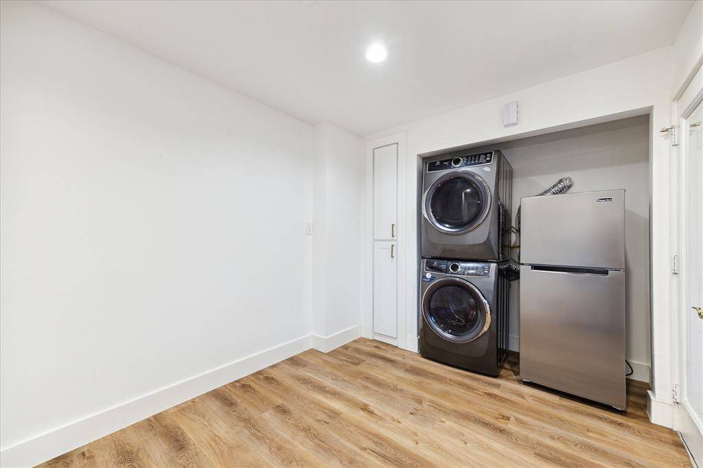 The guest quarters offer the convenience of a washer, dryer, refrigerator and ample storage.