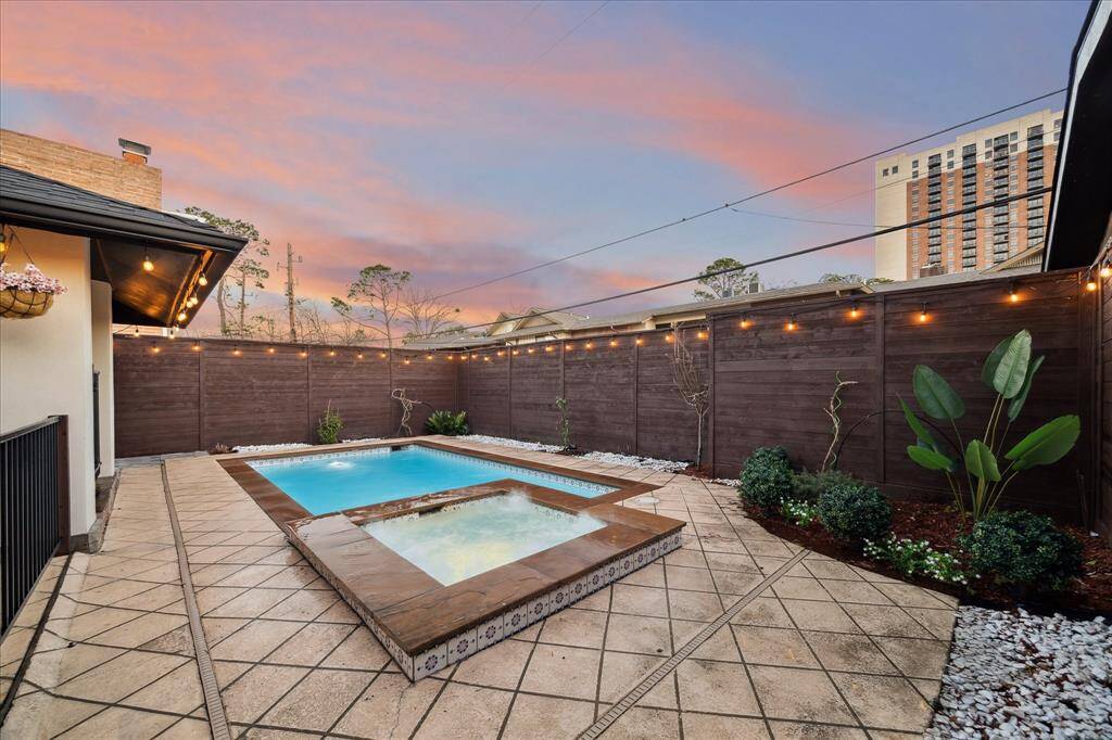 This private paradise is captivating day or night. Enjoy a refreshing midnight swim or unwind in the spa beneath the endless Texas sky. You will enjoy the ultimate retreat in your own backyard.