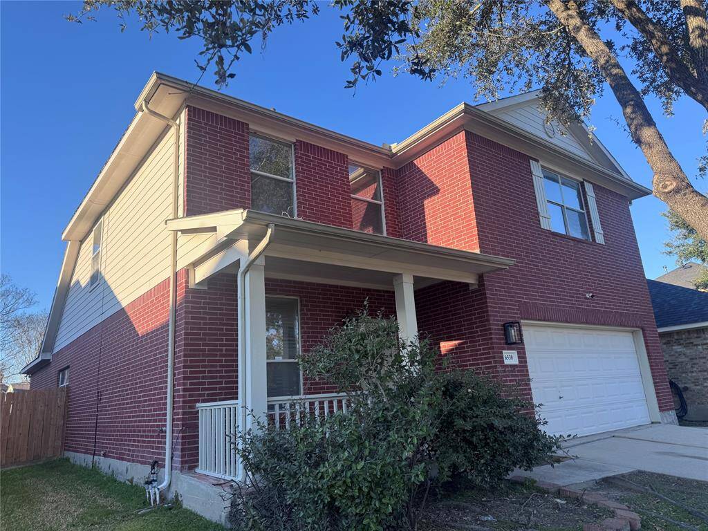 Welcome home to this 2700+ sq ft home!