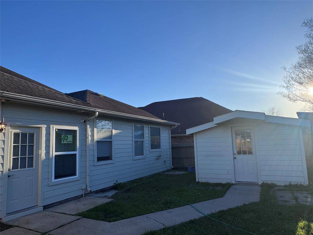 Shed in backyard for additional storage!