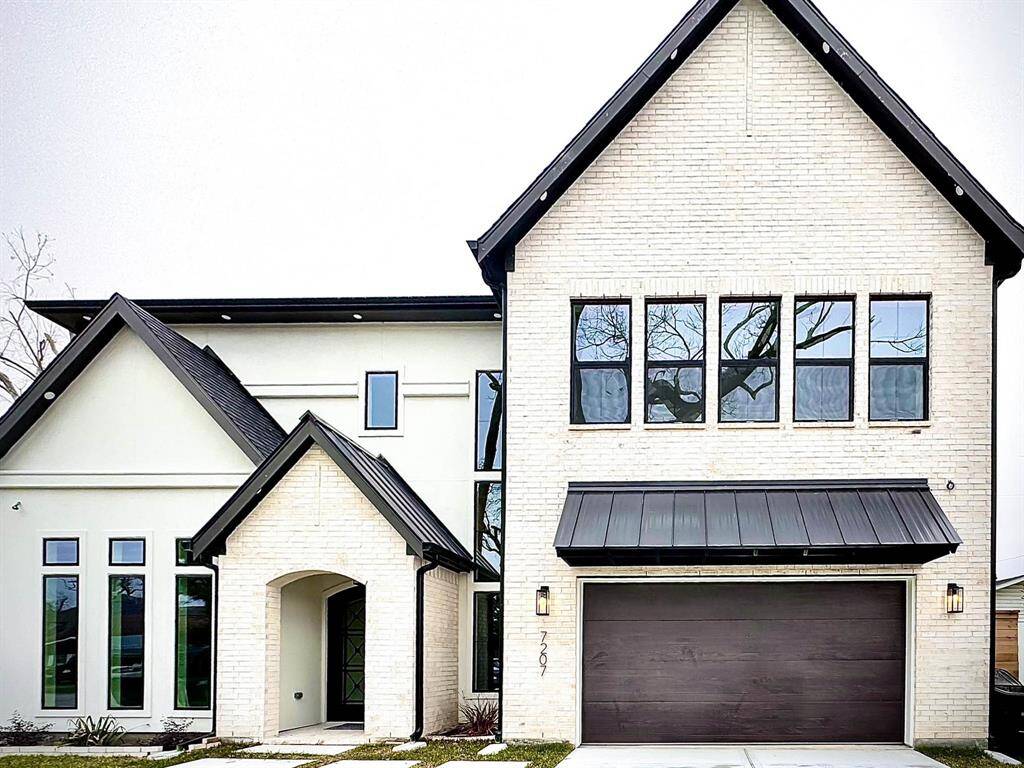 So many windows in the front