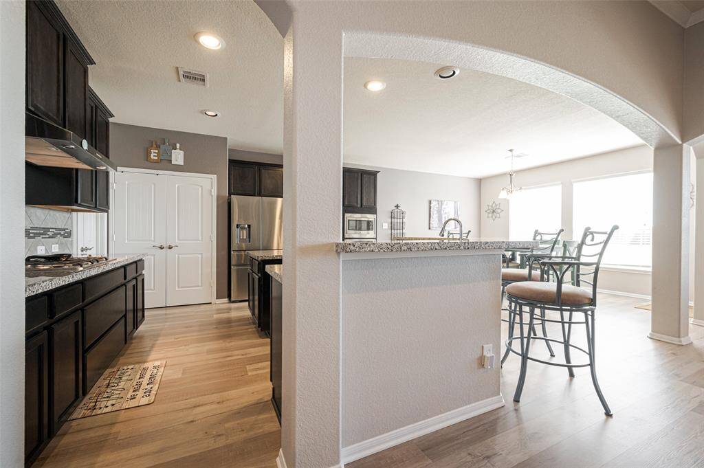 Kitchen/Breakfast Bar