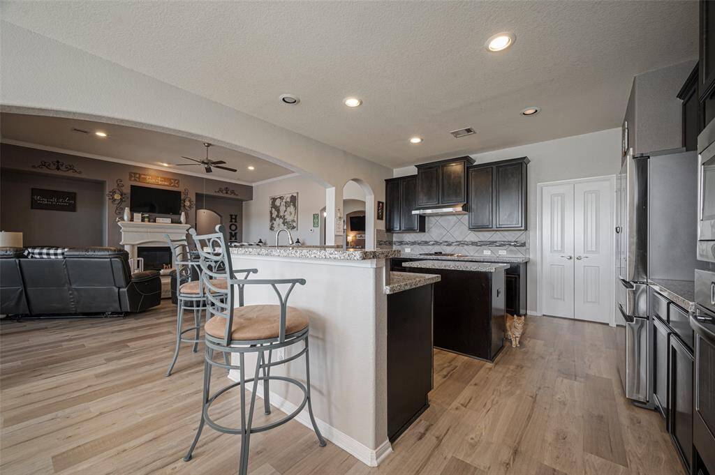 Kitchen/Breakfast Bar