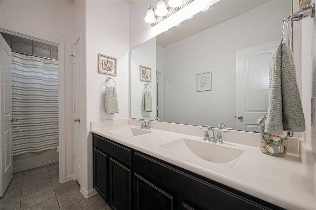 Bathroom/Double Vanity