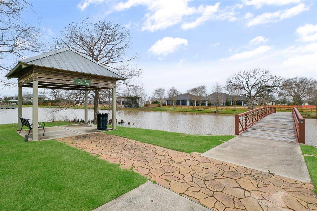 The neighborhood has miles of walking trails, fishing docks, creek and lake views.