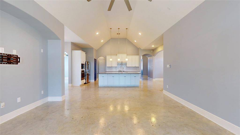 Open concept living room/kitchen