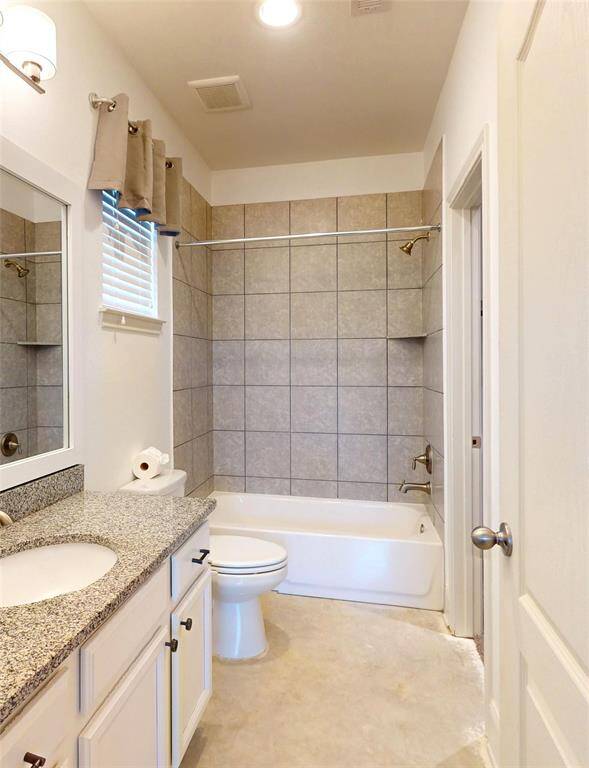 Full bath and closet in guest suite!