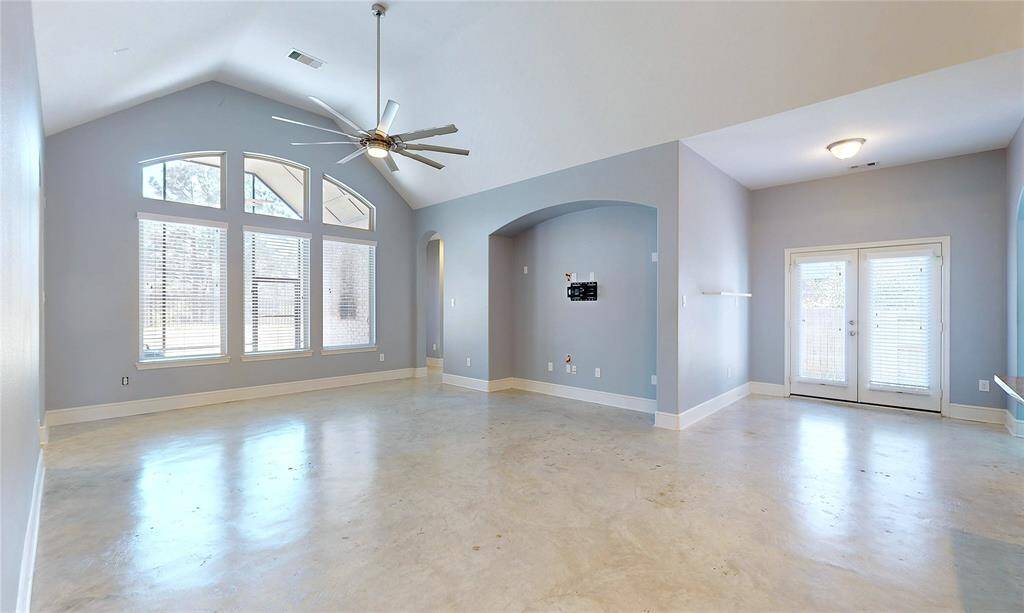 Spacious living room