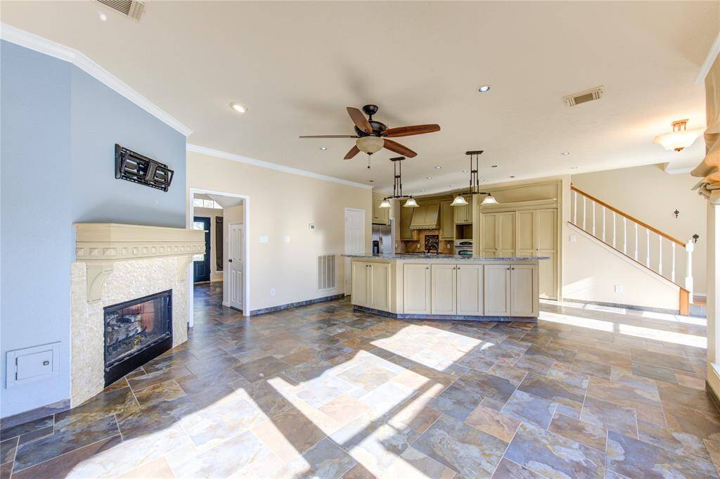 Living Room/Fireplace