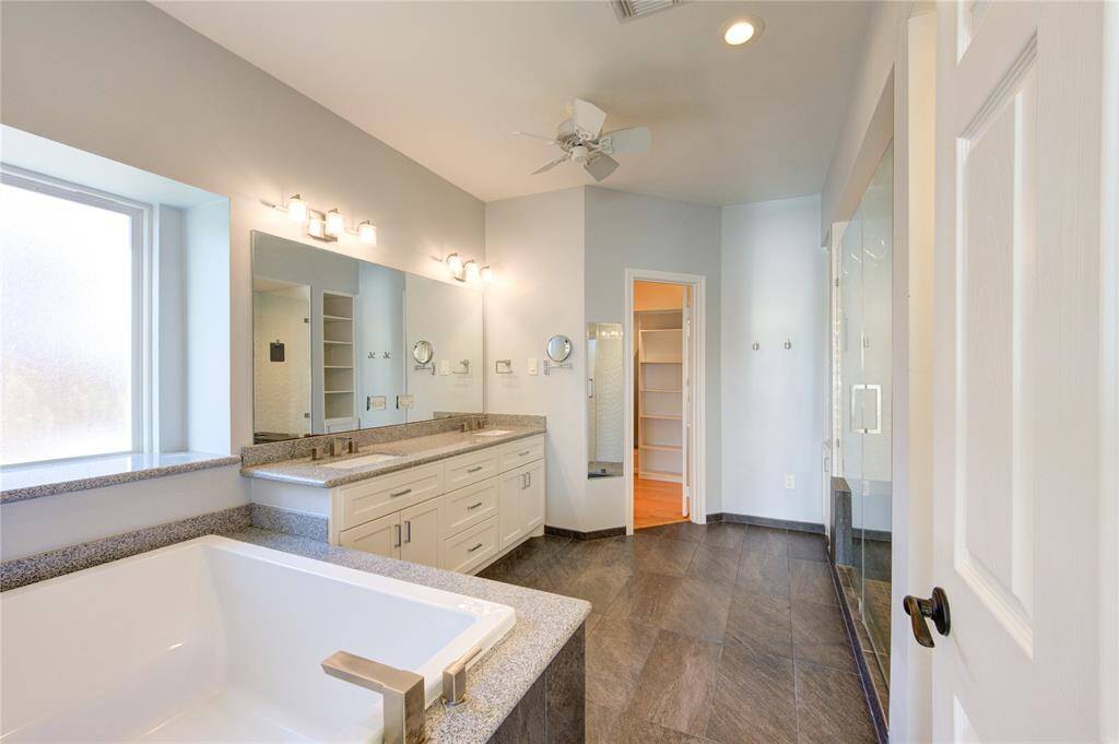 Tub with Double Vanity