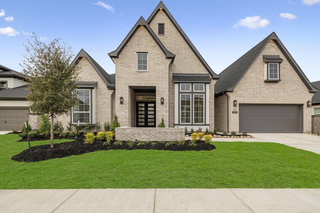 TRANSITIONAL TALLINN PLAN WITH 4 BEDS DOWN - STUDY - FORMAL DINING - GAME/MEDIA UP - COURTYARD
