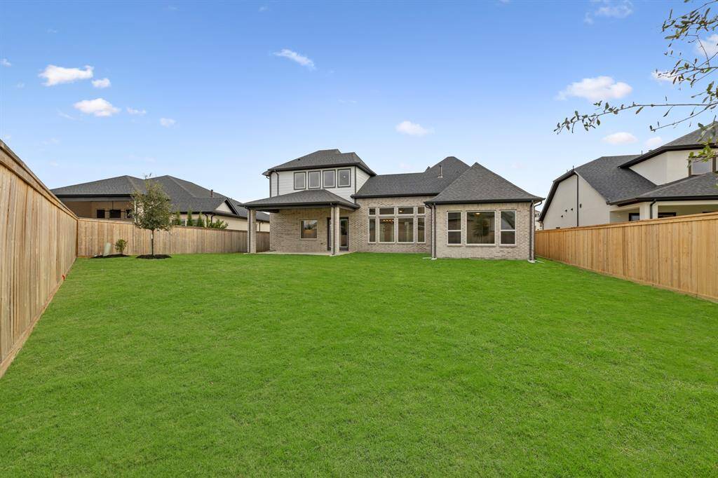 BIG BACKYARD FOR PLAY, RELAXING OR ENTERTAINING OUTDOORS - COVERED PATIO - PLENTY OF ROOM FOR A POOL!