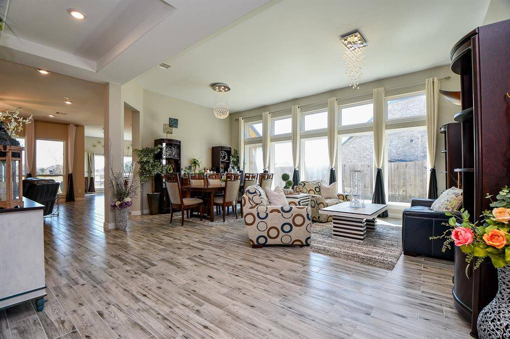 Great open space perfect for a living and dining combination