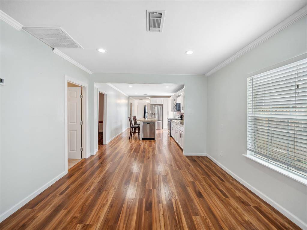 Additional Bedrooms – Comfortable secondary bedrooms, perfect for guests, family, or a home office.