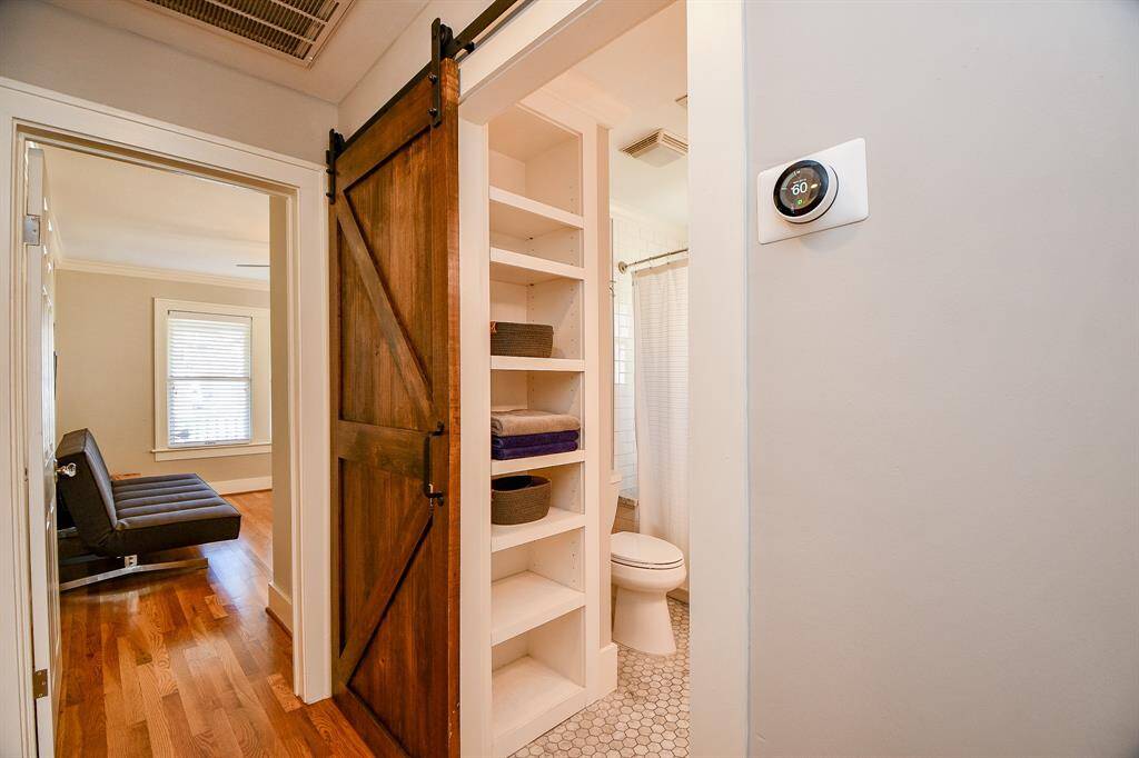 The bathroom is between the two bedrooms.