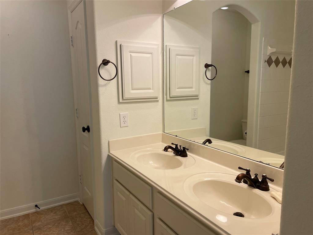 Secondary Full Bath Upstairs