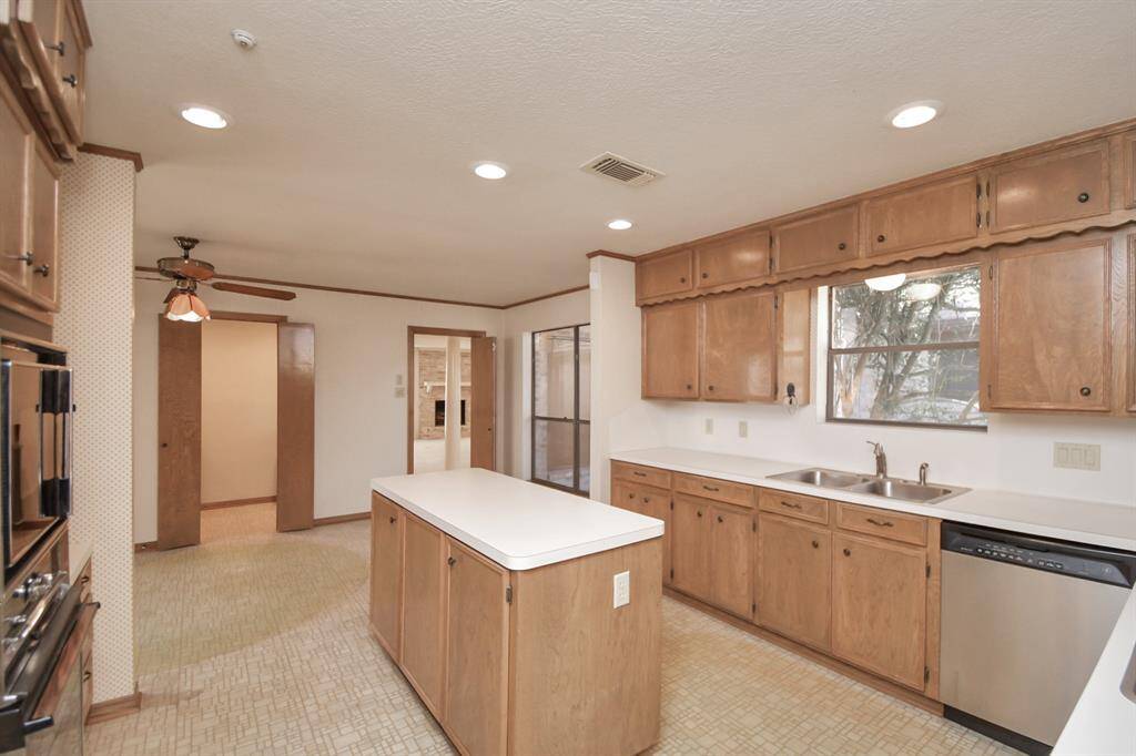 Cabinets and countertops galore! No lack of storage here. You'll have plenty of places for serving dishes, small kitchen appliances and more.
