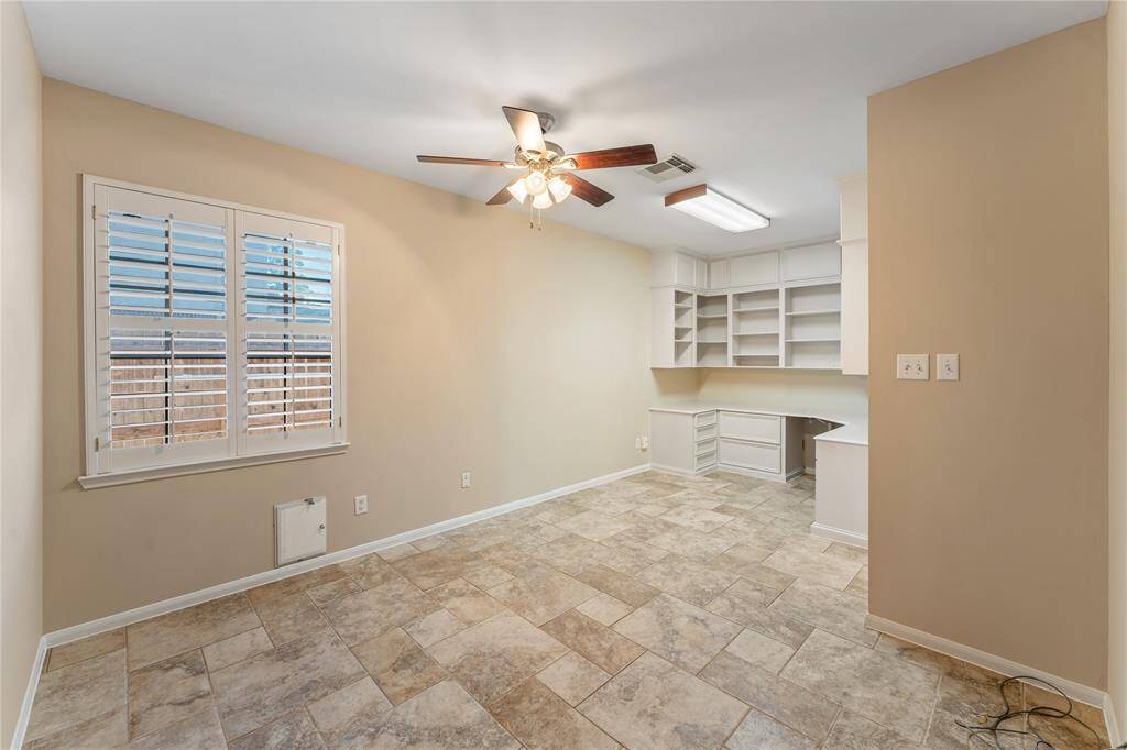 Flex room (office,gym, craft room,etc.)
