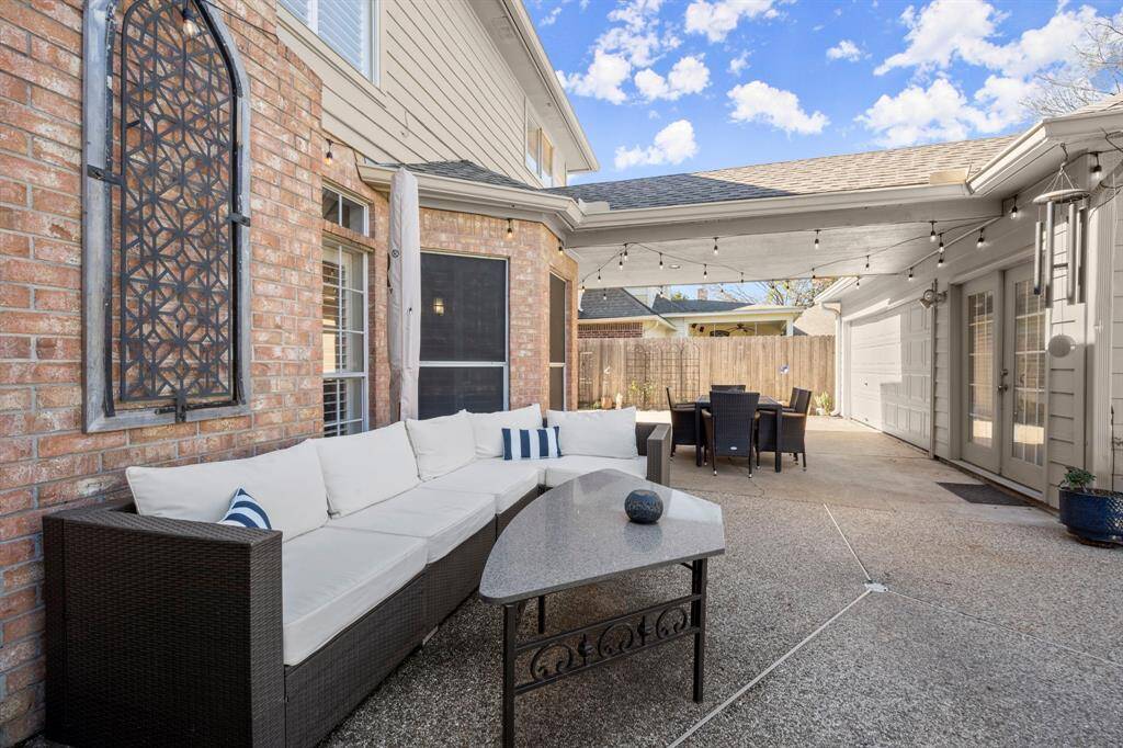 Year round outdoor living and inside spaces you will love coming home to.