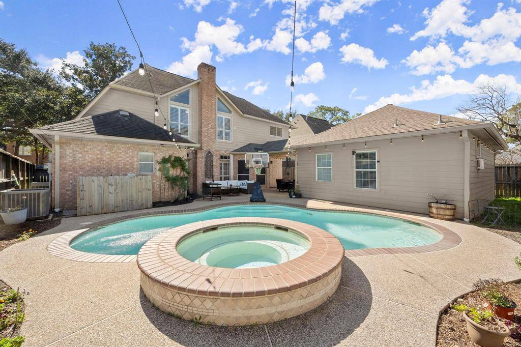 Texas summers and pools are the perfect combination!