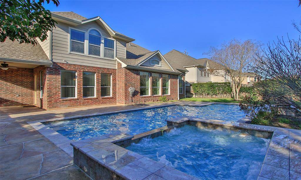 25,000 gallon pool