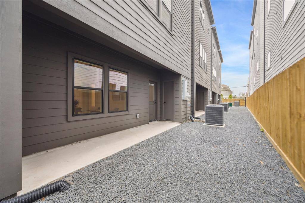 Homes will have fences between each lot