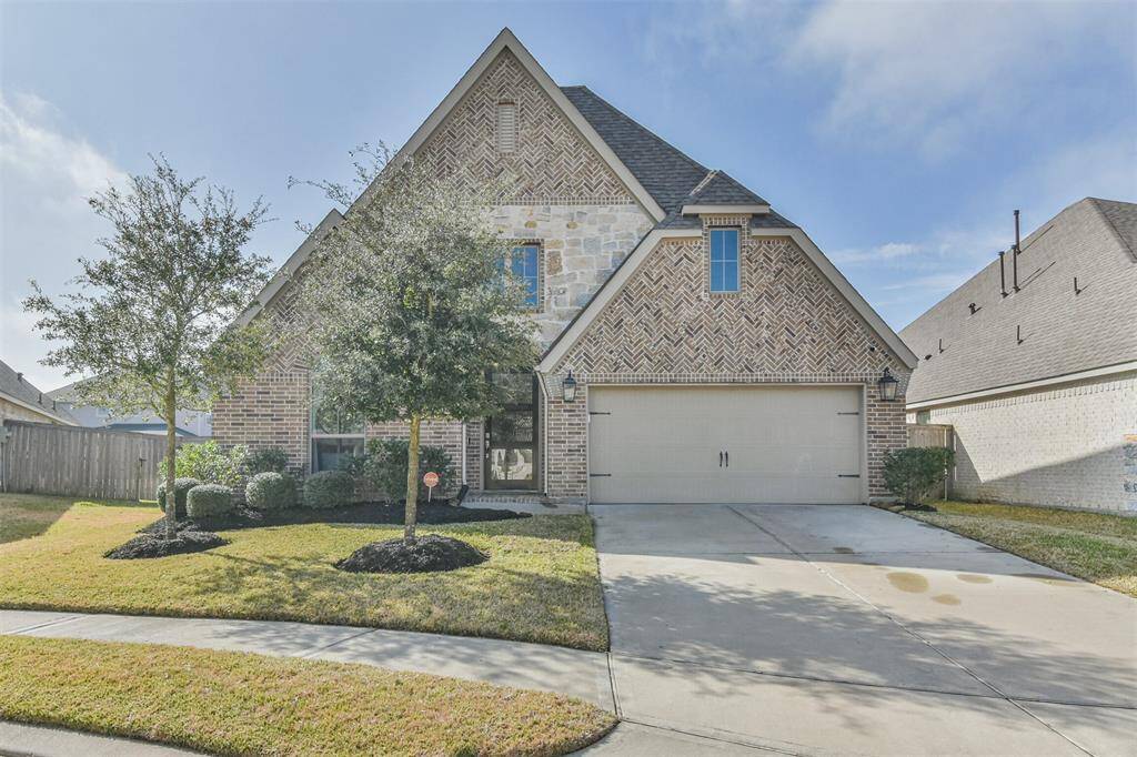 Perry home with brick and stone facade. Notice the herringbone details of the brick.