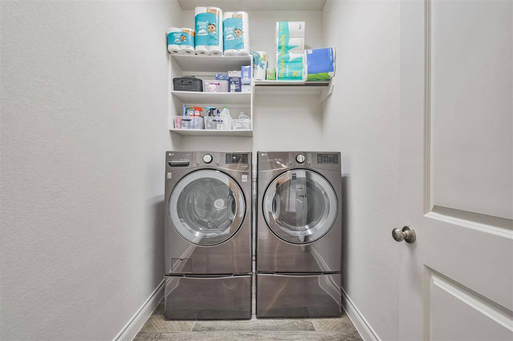 Laundry room with hanging rod over dryer space