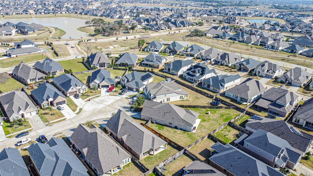 Cul-de-sac is secluded but near resort and neighborhood lakes.