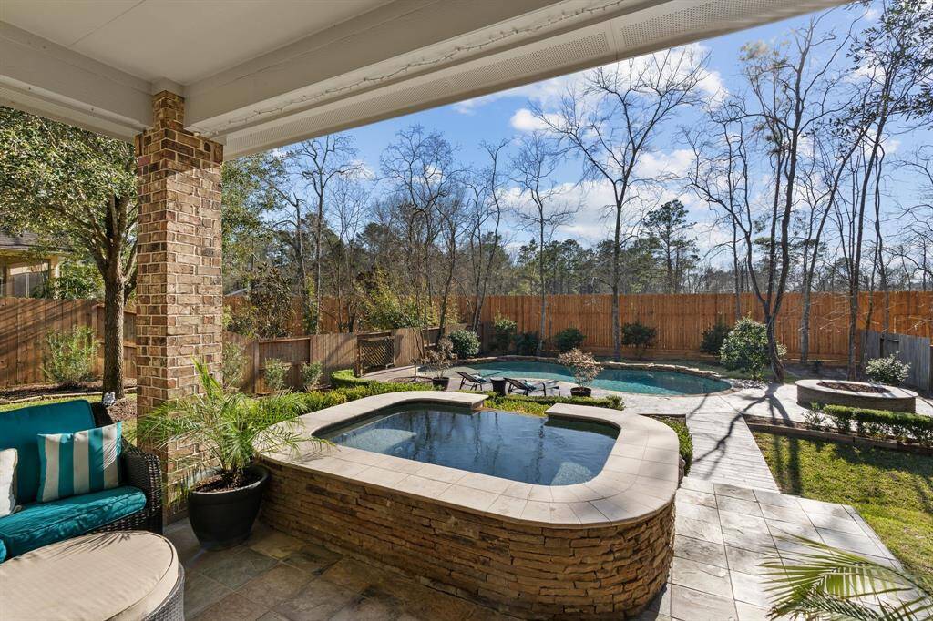 CUSTOM oversized spacious HOT-TUB overlooking the pool!