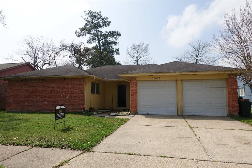 Charming curb appeal with a spacious driveway and a two-car garage, nestled in a tranquil neighborhood setting. Perfect for those seeking a welcoming home atmosphere.