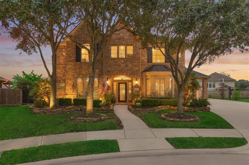 Front entry with tasteful landscaping and lighting.