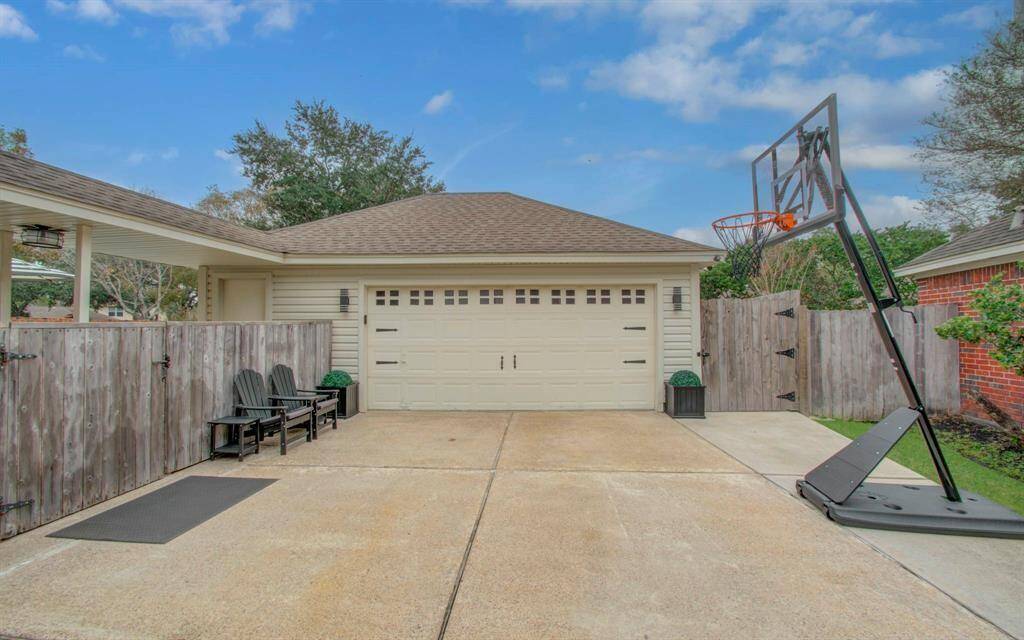 Ample parking space and a perfect spot for summer basketball games.