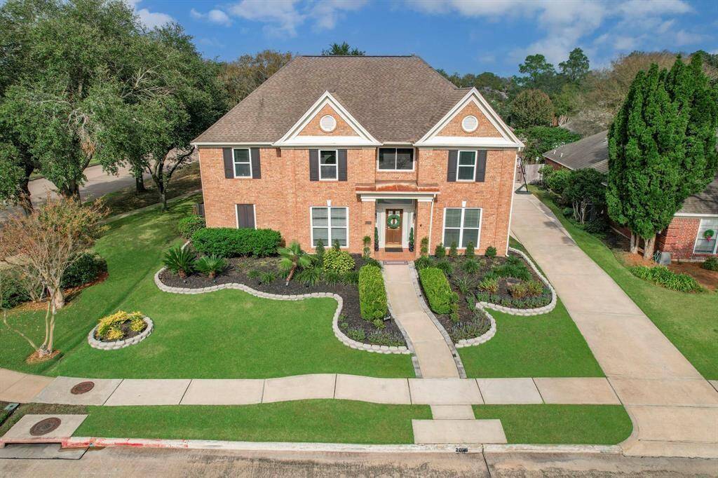 Welcome to your dream home! This move-in ready beauty boasts exquisite landscaping, a stunning pool, and a serene backyard oasis. Book your visit today!