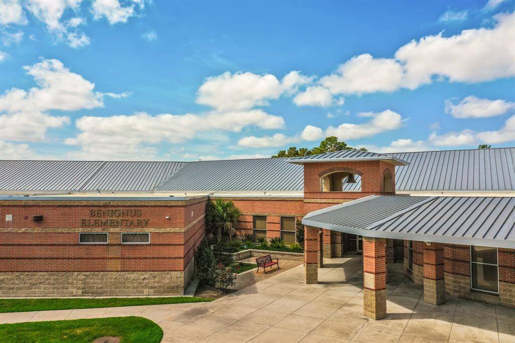 Benignus Elementary School, which is a part of the highly acclaimed Klein ISD, is located in the community directly at the corner of 2920 & TC Jester. Many children walk to school and the crossing guards are always there to assist!