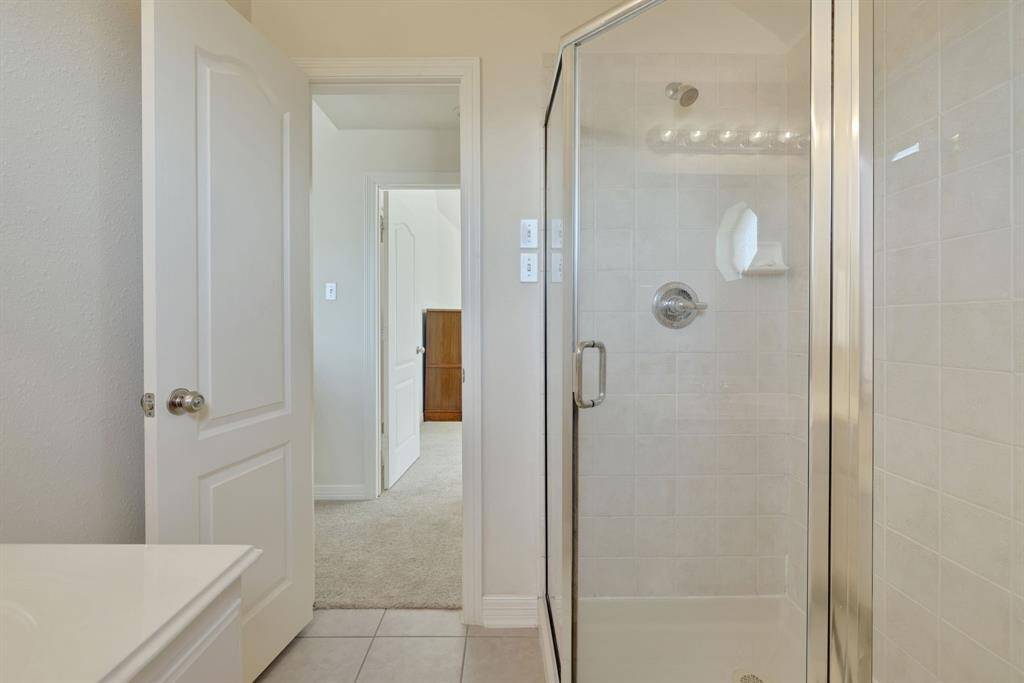 Another shot of the full bathroom. There are two full bathrooms upstairs.