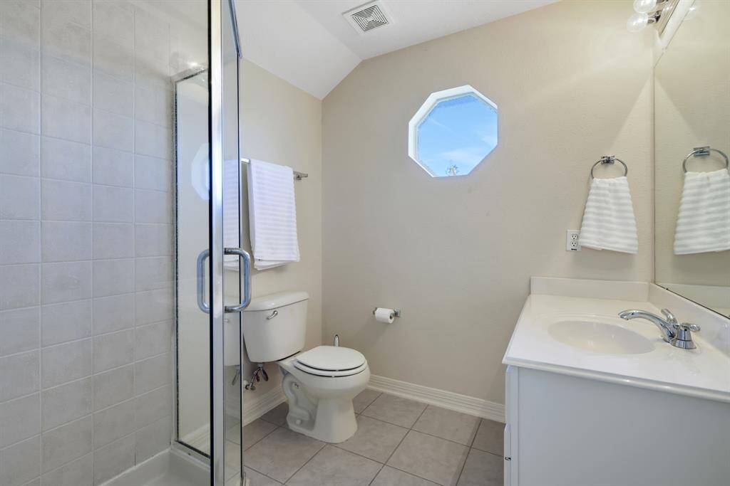 This secondary bedroom offers a built in desk - perfect as a homework station