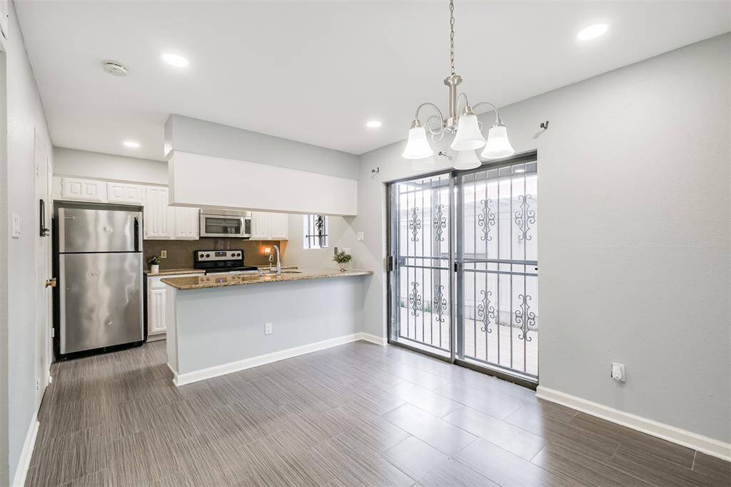 Kitchen and breakfast area