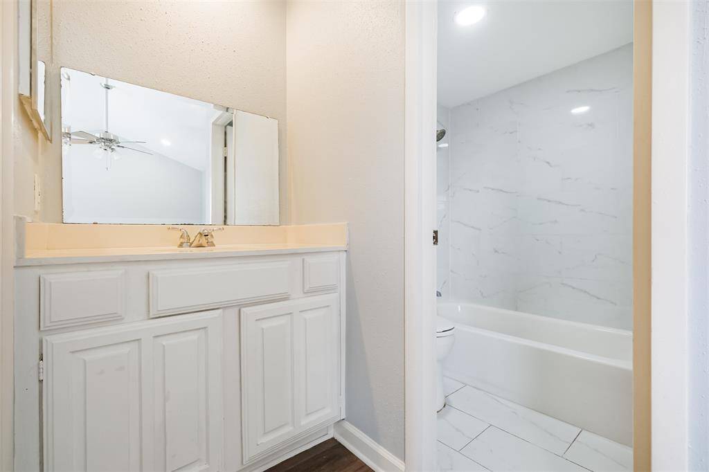 upstairs bath 1
