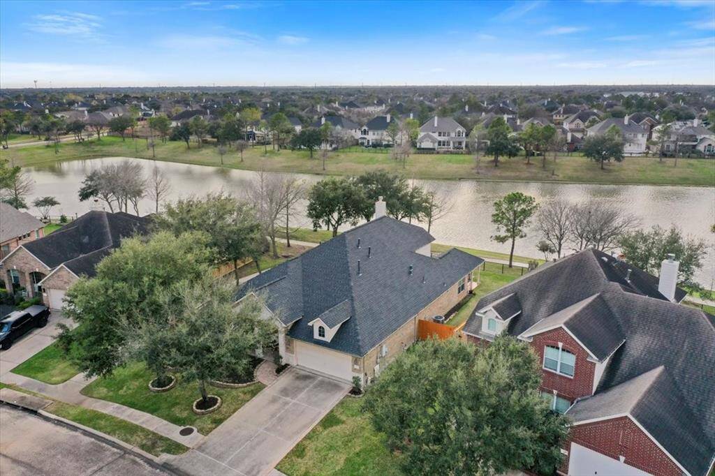 Welcome to your waterfront dream home!