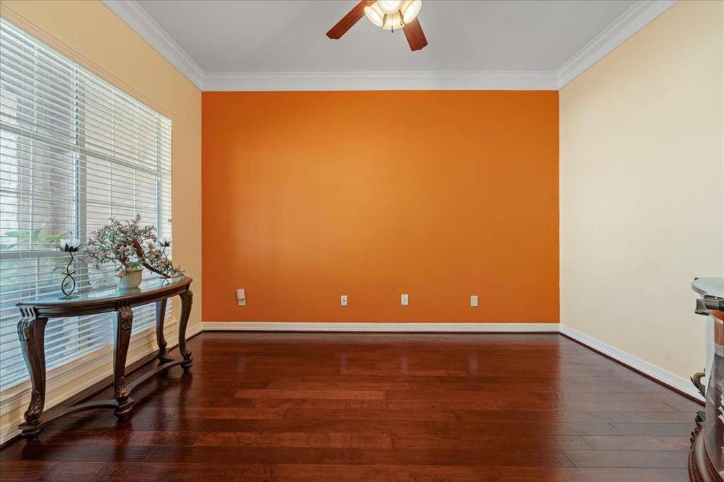 Large study/flex space