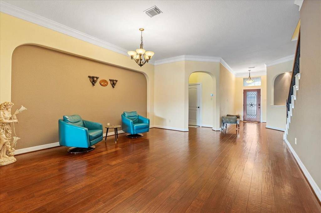 Open dining room with plenty of space for a grand table