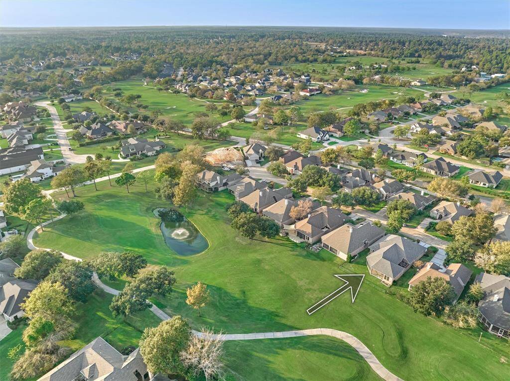 This 3 bedroom, 2.5 bath home is situated in a spectacular location with stunning views of the Weiskoph #8 and pond.
