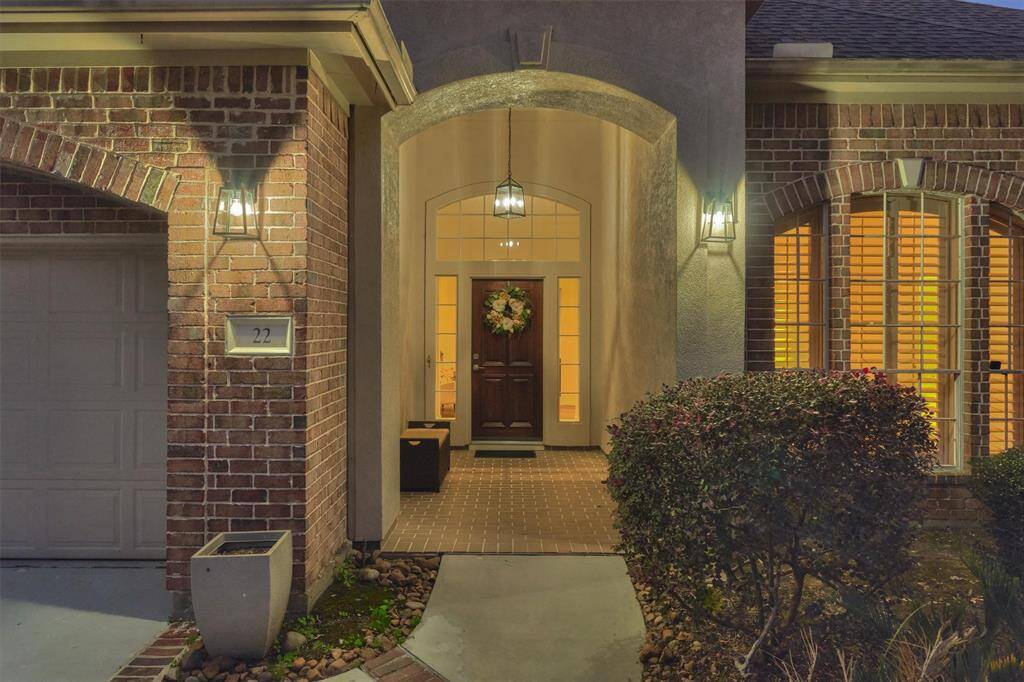 The arched entrance into this lovely home is warm and welcoming.
