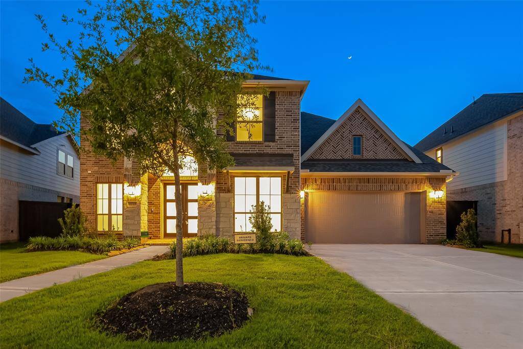 Welcome to 2215 Falling Fig Lane in Harvest Green. This stunning 5 bedroom (2 BEDROOMS DOWN), 4.5-bathroom Perry home boasts a luxurious combination of brick and stone elevation, offering timeless elegance.The exterior is complemented by fresh landscaping, enhancing the curb appeal and inviting you to explore further.