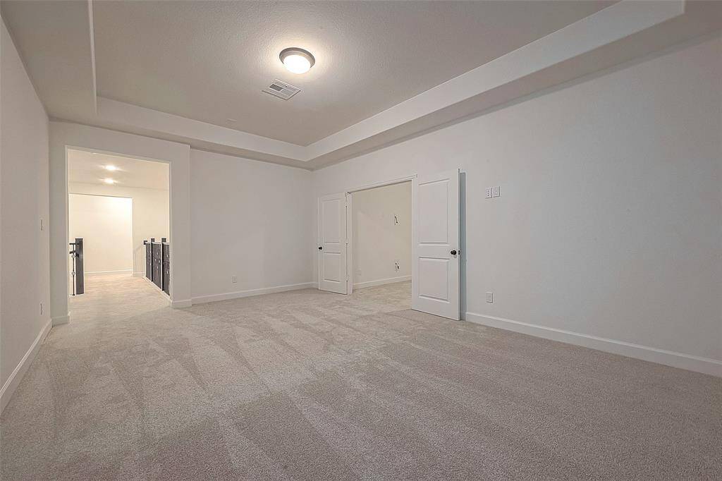 3 secondary bedrooms, including this one with an full bathroom near by.  ( Bedroom 1)