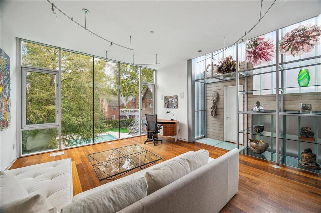 This is the upstairs of the 2 story guest house. Look at that view! Would you use it as a guest house or make it your home office?